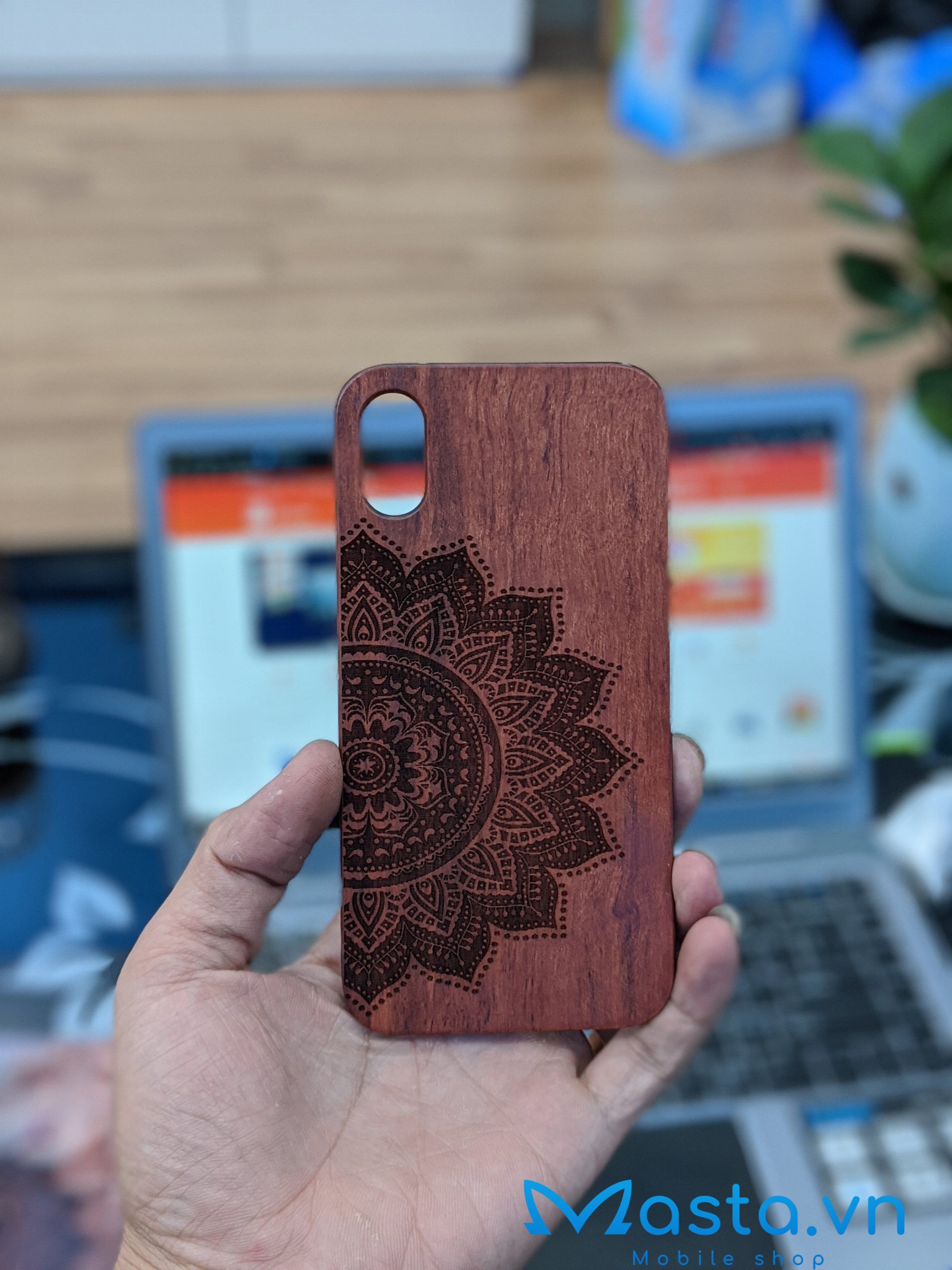 00100dPORTRAIT_00100_BURST20200610124130066_COVER-min