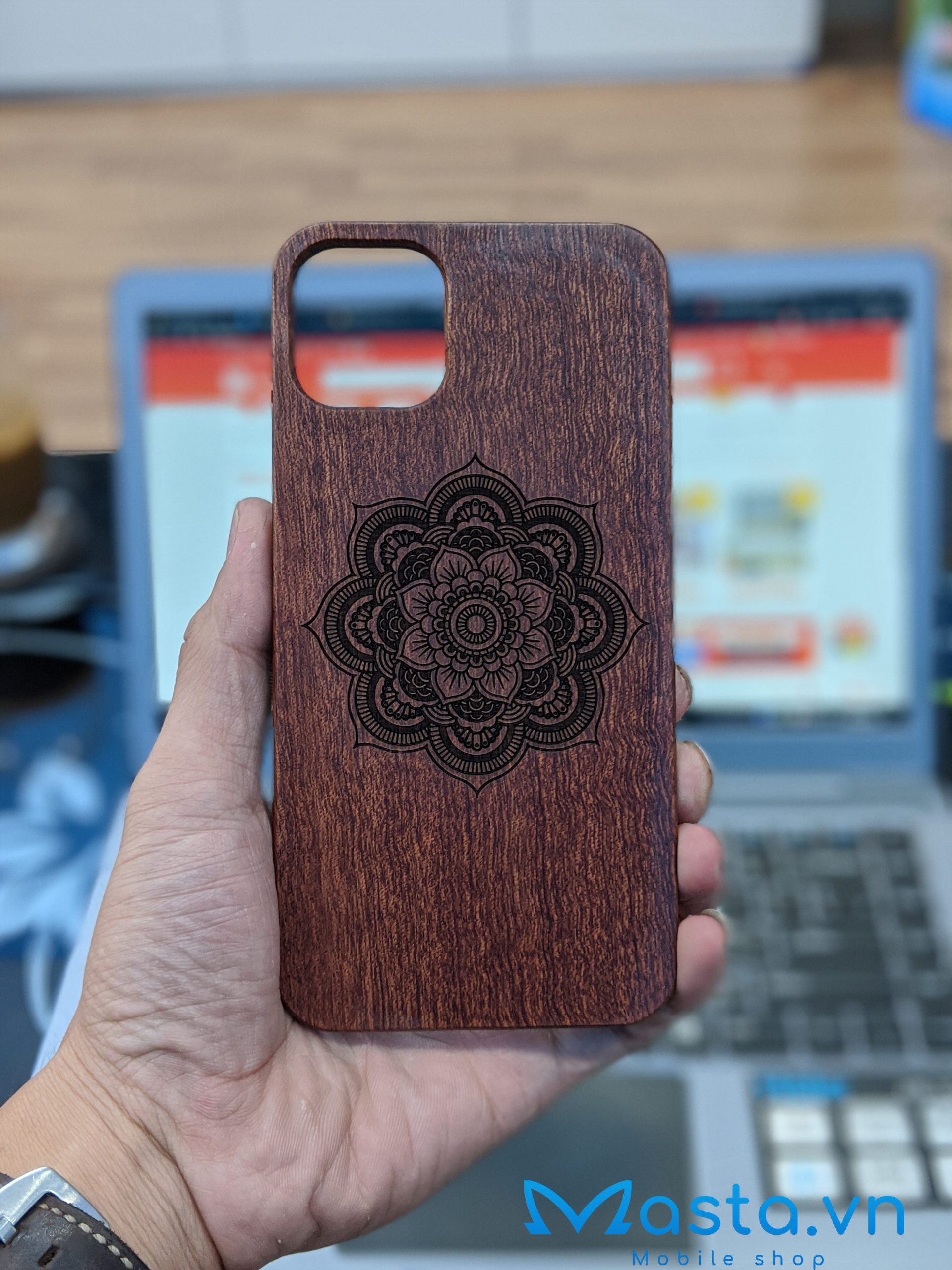 00100dPORTRAIT_00100_BURST20200610124450245_COVER-min